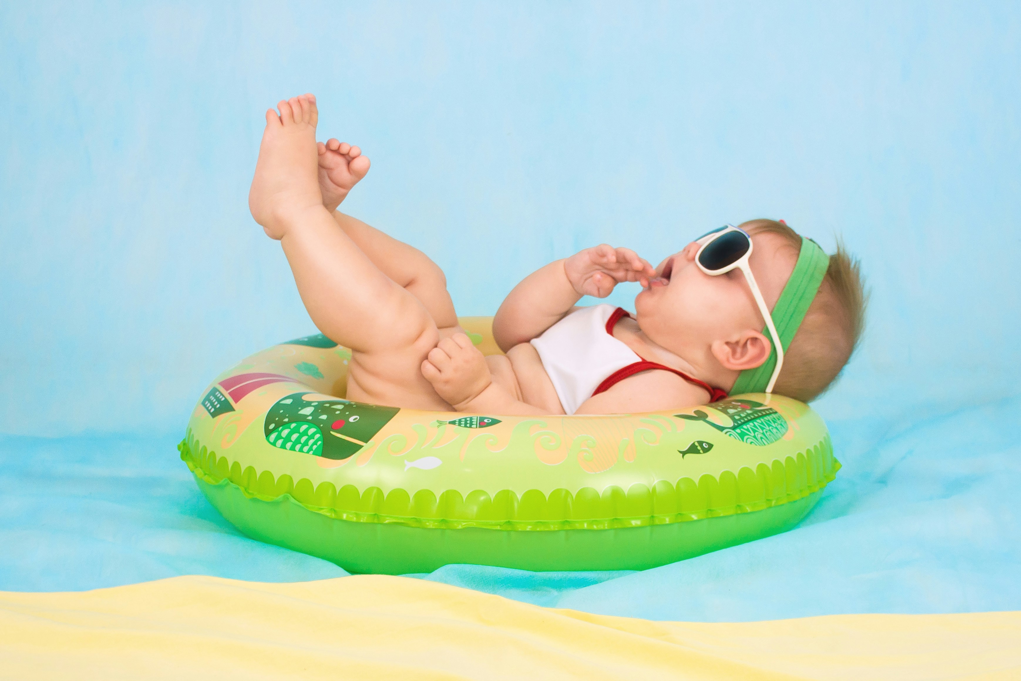 newborn photo showing 24-70mm zoom lens