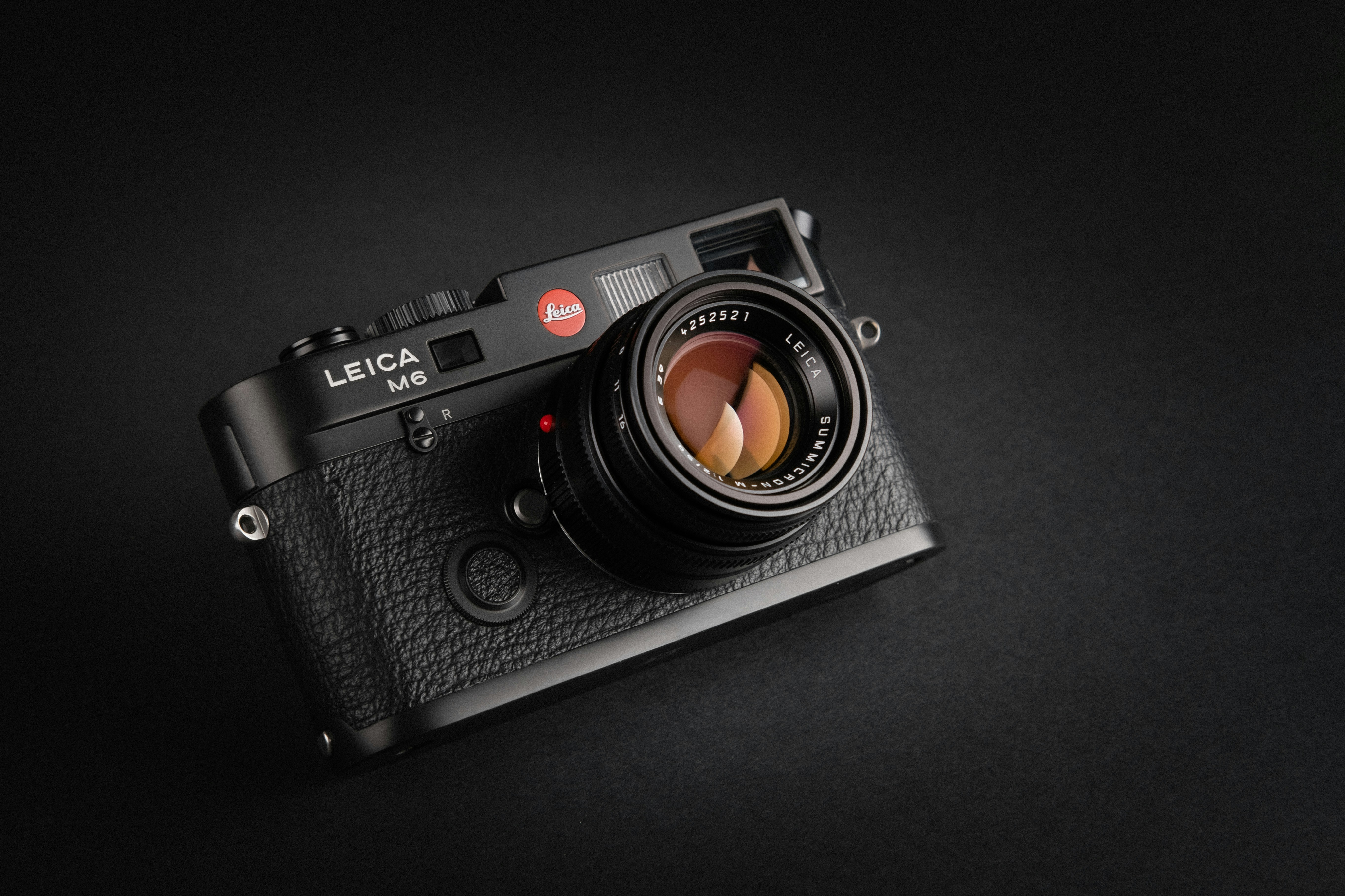 9 Best Leica Cameras (By Budget & Niche)