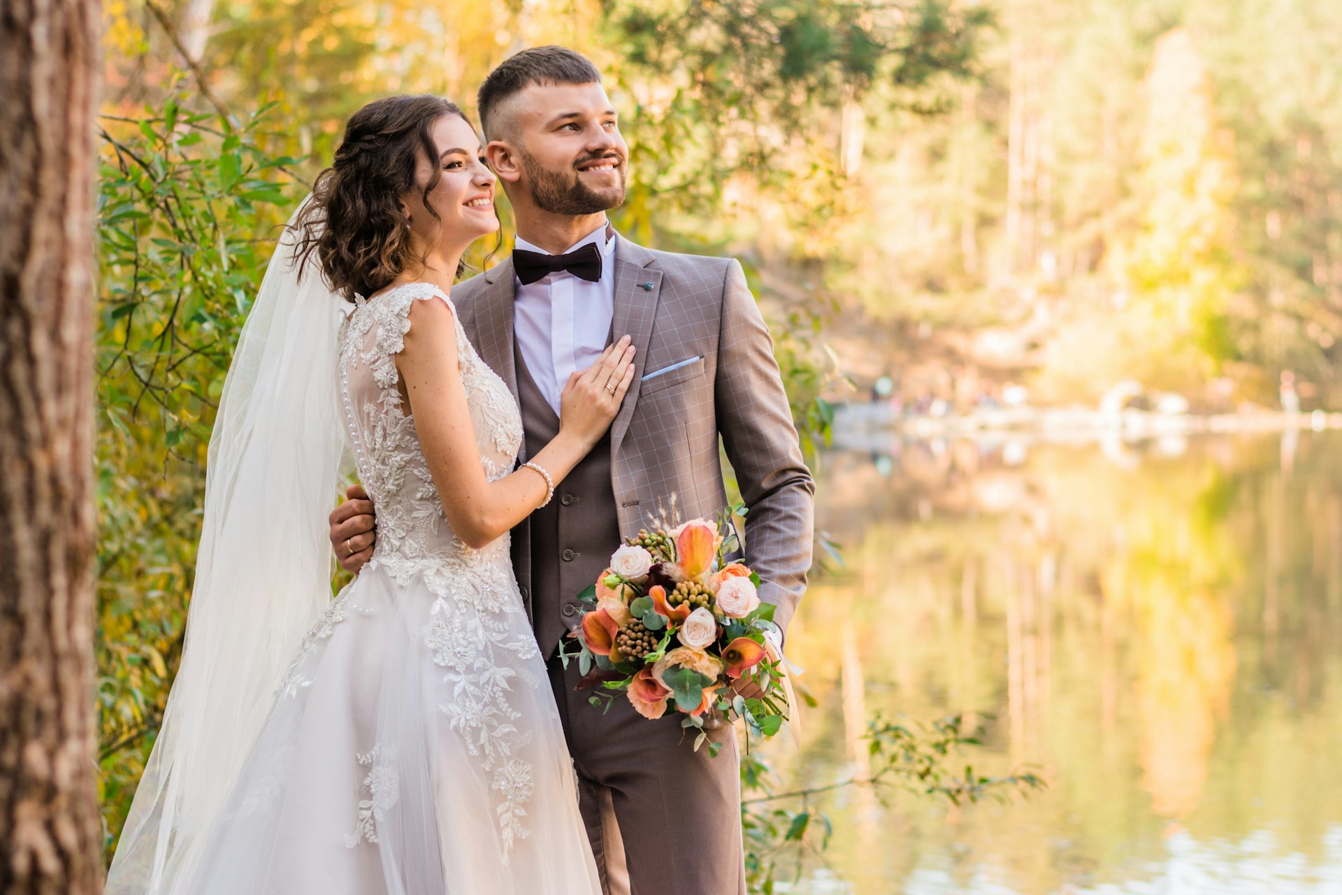 5 Best Canon RF Lenses for Wedding Photography (Tested & Reviewed)